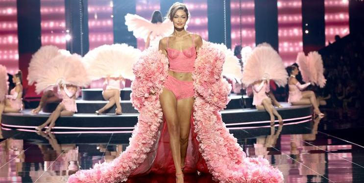 Victoria's Secret Fashion Show 2025 - Runway