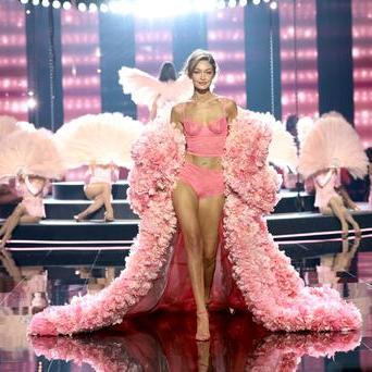 Victoria's Secret Fashion Show 2025 - Runway