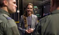 Princezna Kate v kokpitu za kniplem stíhačky Typhoon