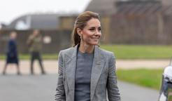 Princezna Kate v kokpitu za kniplem stíhačky Typhoon