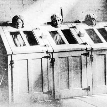 Temné fotky z počátků psychiatrie