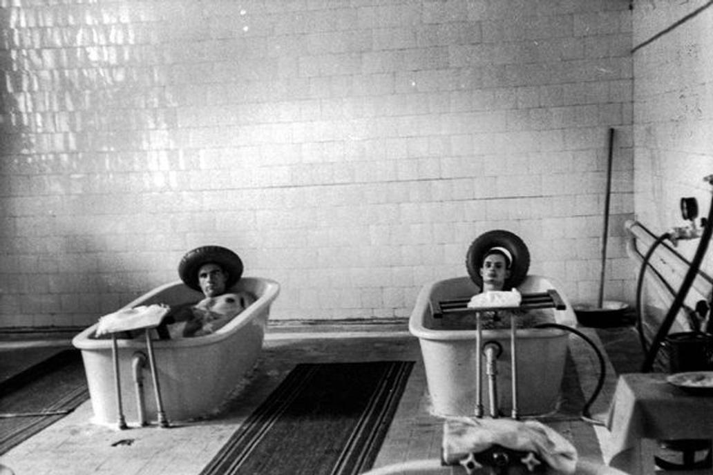 USSR. Russia. Psychiatric Hospital in Moscow. 1966.
USSR. Moscow. Hydrotherapy for political prisoners, psychiatric hospital. 1966.