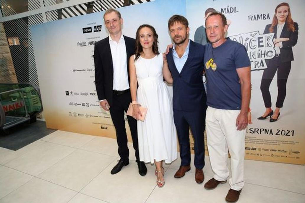 Deníček moderního fotra, Jiří Mádl, Tereza Ramba