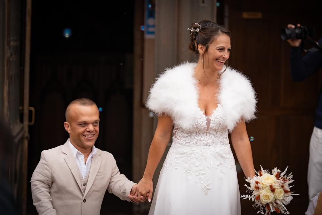 V lednu loňského roku sdíleli snímky, na nichž herec požádal svou tehdy 34letou partnerku o ruku.