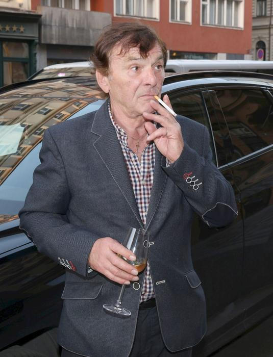 Pavel Trávníček, cigareta, kouření