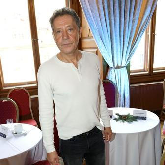 Pavel Kříž na tiskové konferenci k představení svátečního programového schématu České televize v Kaiserštejnském paláci