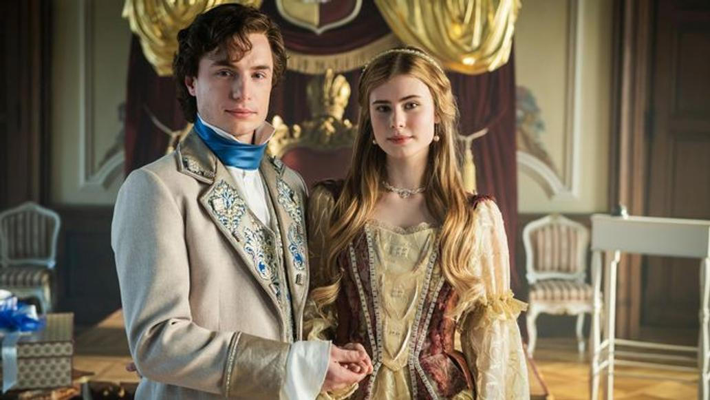 Sofie Anna Švehlíková jako princezna Elvíra a Oskar Hes jako princ Armin v nové vánoční pohádce Záhada strašidelného zámku