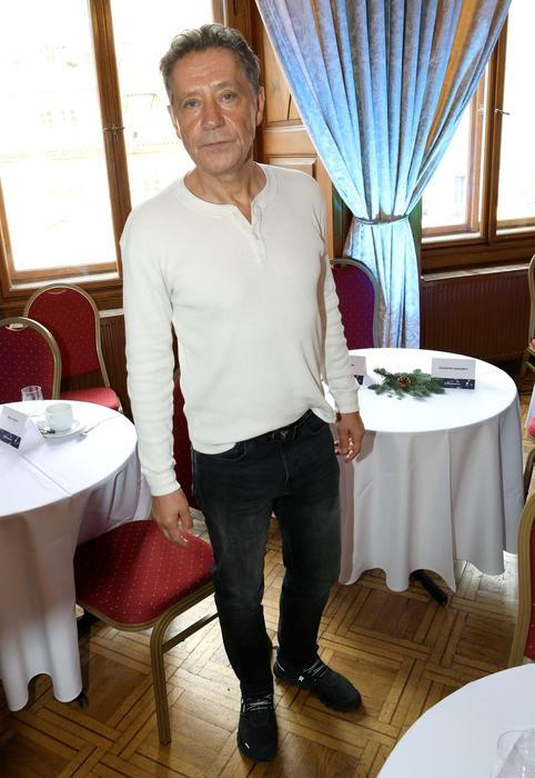 Pavel Kříž na tiskové konferenci k představení svátečního programového schématu České televize v Kaiserštejnském paláci