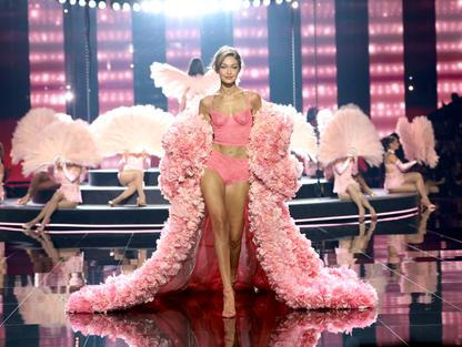 Victoria's Secret Fashion Show 2025 - Runway