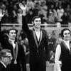 Na stupních vítězů zleva Sergej Četveruchin (SSSR, stříbrná medaile), olympijský vítěz Ondrej Nepela a Patrick Pera z Francie (bronzová medaile).