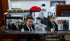 Přirozenou součástí interiéru jsou rodinné fotografie.