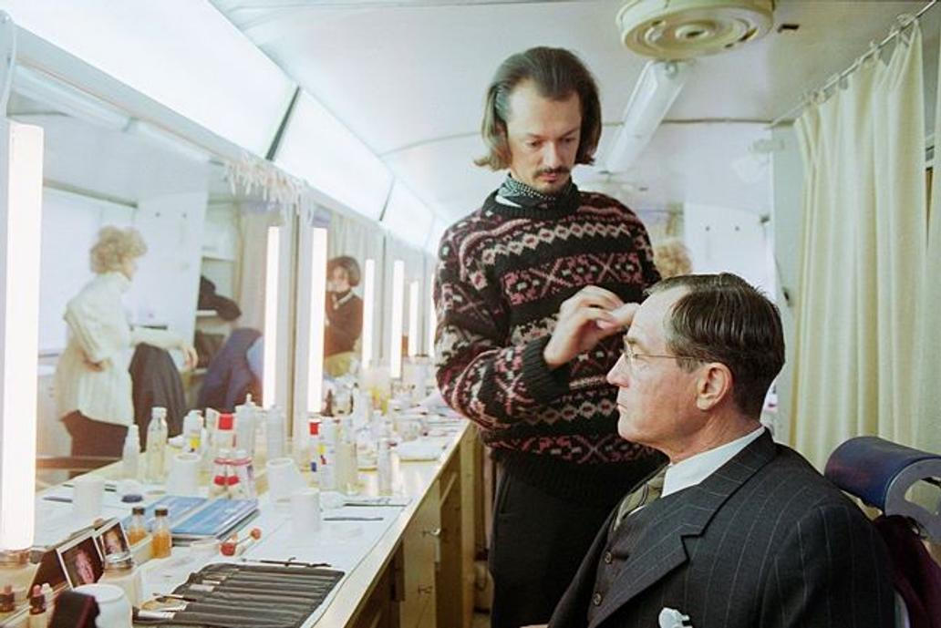 1994, v maskérně, natáčení filmu o Jaltské dohodě