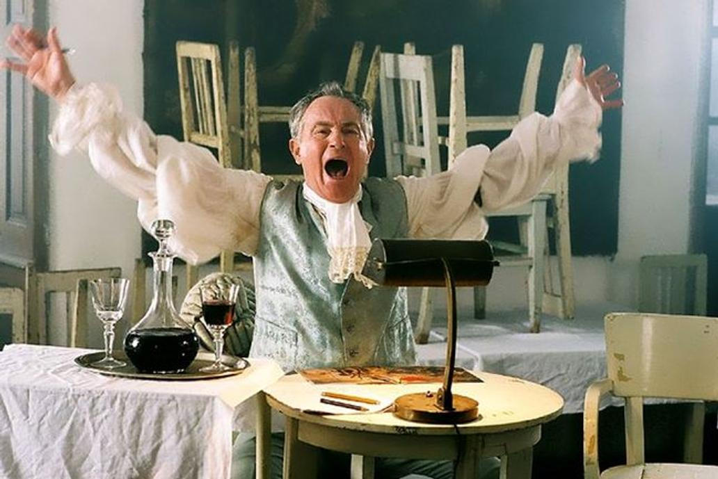 2005, Šílení, film