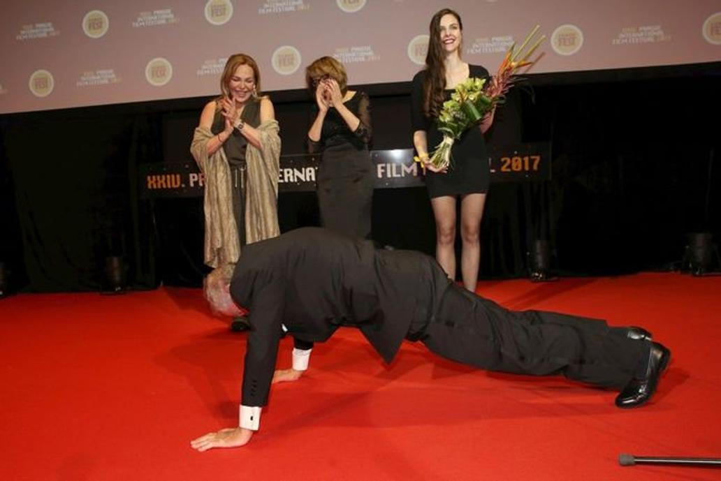 2017, ještě plný síly,dělá kliky na Febiofestu