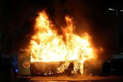 Požár stánku se suvenýry před zápasem LM Manchester City - Bruggy