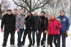 Senioři mezi Piráty vyrazili bruslit. Fialovi nemůžou odpustit odvolání Bartoše