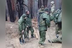 „Pajdající vojáci vyrážejí do útoků.“ Rozkazy ruských velitelů neznají mezí