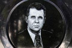 František Mrázek, náhrobek