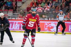 Hokejový útočník Sparty Roman Horák