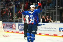 Kristian Reichel slaví gól v dresu německého Mannheimu