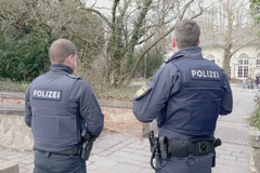 Policie zatkla podezřelého po útoku nožem v německém parku, kde zemřeli dva lidé