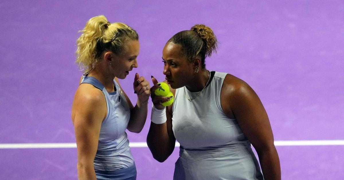 Siniaková vzdala dvouhru, v deblu je ale ve finále. Nastoupí proti neoblíbené dvojici