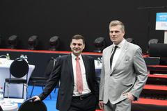 Předseda Motoristů sobě Petr Macinka a europoslanec Filip Turek na kongresu strany v Praze.