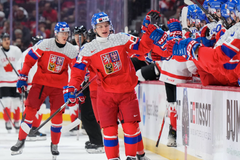Petr Sikora ve čtvrtfinále MS juniorů proti Kanadě