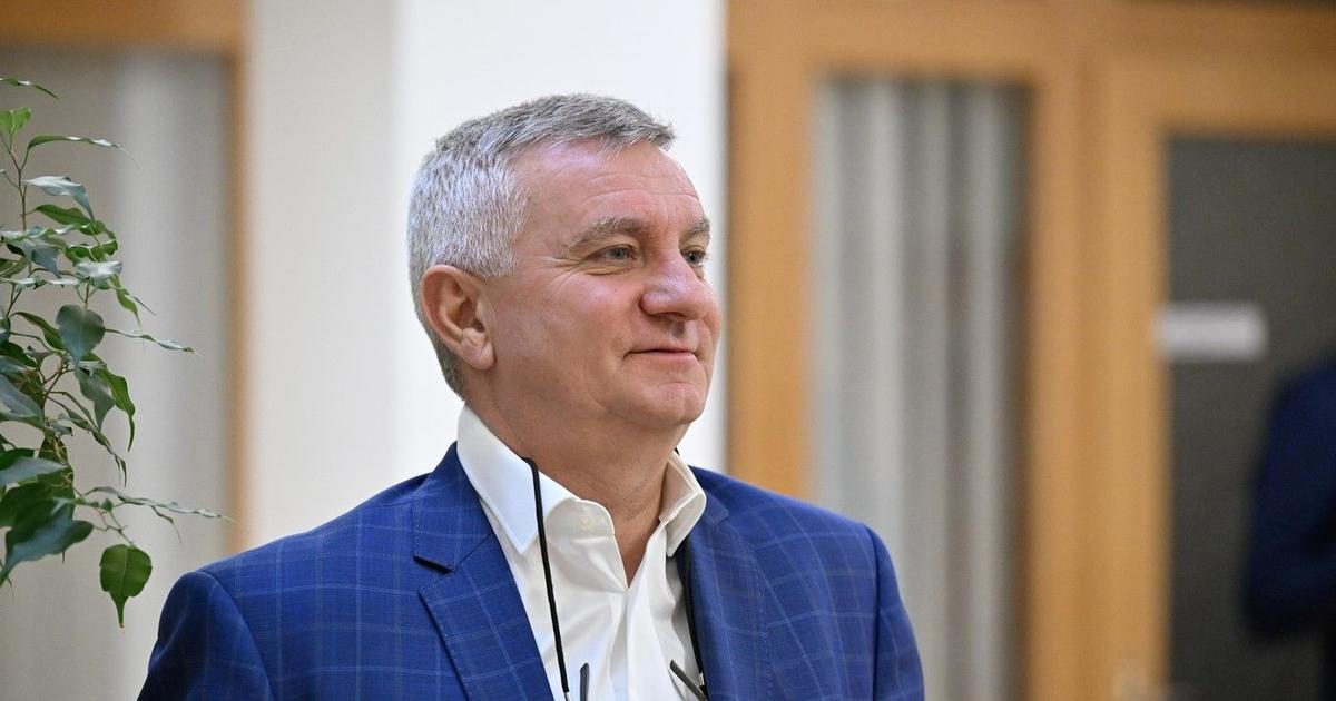 Bývalý kancléř Mynář dostane od státu necelých pět set tisíc. Chtěl čtyřikrát víc