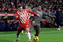 Ladislav Krejčí s Judem Bellinghamem v zápase Girony s Realem Madrid