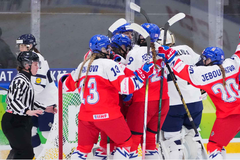 České juniorky slaví postup ze čtvrtfinále MS 2025 ve Finsku