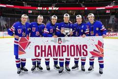 Američané slaví juniorský hokejový titul