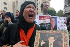 Demonstranti protestují proti odsouzení Ajmána Núra