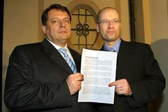 Paroubek s inzerátem