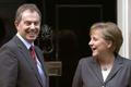 Tony Blair vítá v Downing Street Angelu Merkelovou