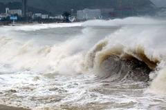 Tajfun udeřil v Asii, milion na útěku