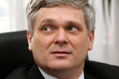 Vlastimil Tlustý při online rohovoru ve své poslanecké kanceláři