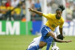 Brazílie - Ghana: Ronaldinho a E. Addo