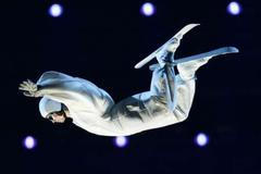 Jeden z účinkujících při závěrečném ceremoniálu