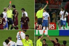 Ruský rozhodčí Valentin Ivanov kartami nešetřil.