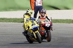 Starý šampion gratuluje novému