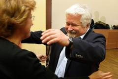 Petr Pithart o 24 hlasů obhájil křeslo v senátu