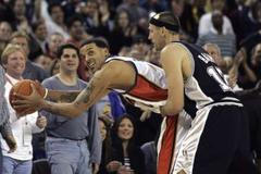 Basketbal: Barnes vs. Barry