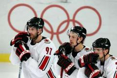 Kanadští hokejisté nemohou uvěřit, že se loučí s olympijským turnajem.