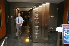 ČNB otevřela dveře, sejfy zůstaly zamčeny.