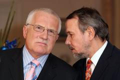 Mirek Topolánek donesl na Hrad seznam ministrů