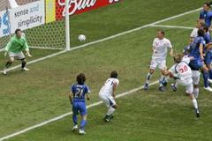 Česko - Itálie: Materazzi dává gól