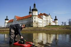 Voda klesá, ale musí se jí pomoct