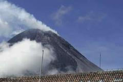 Život pod indonéskou sopkou Merapi plyne dál