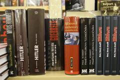 Kniha Davida Irvinga o Goebbelsovi v knihkupectví Luxor